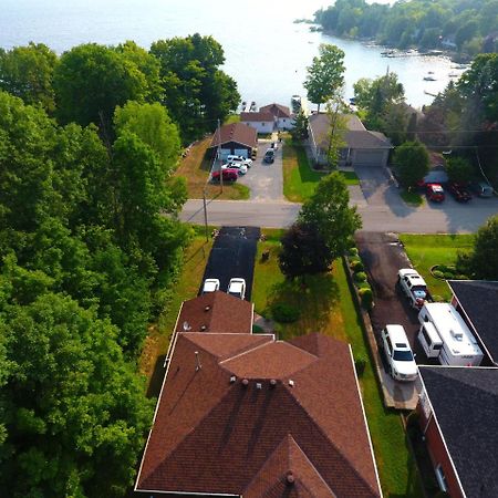 Tucked Inn The Harbour B&B Victoria Harbour Bagian luar foto