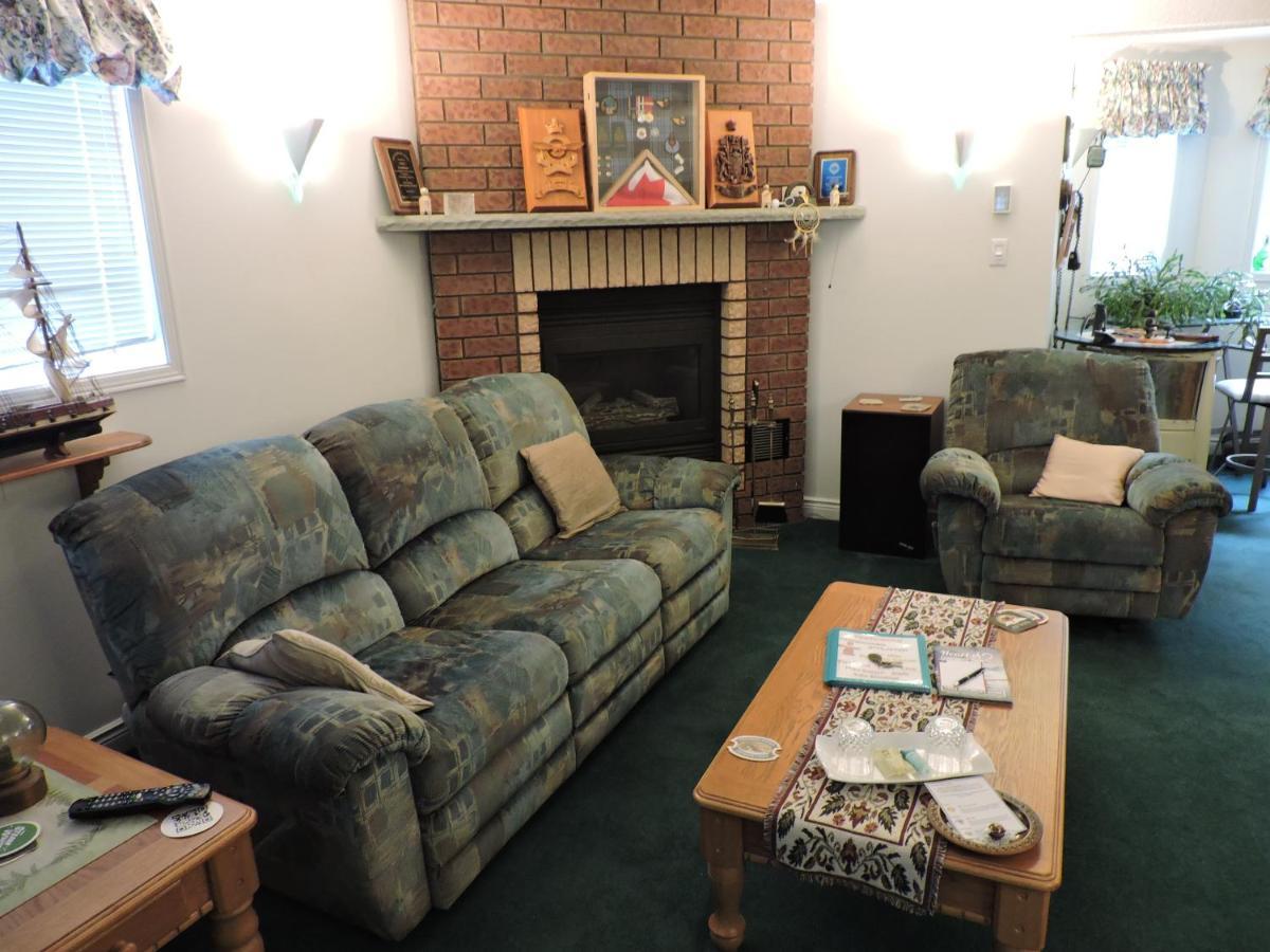 Tucked Inn The Harbour B&B Victoria Harbour Ruang foto