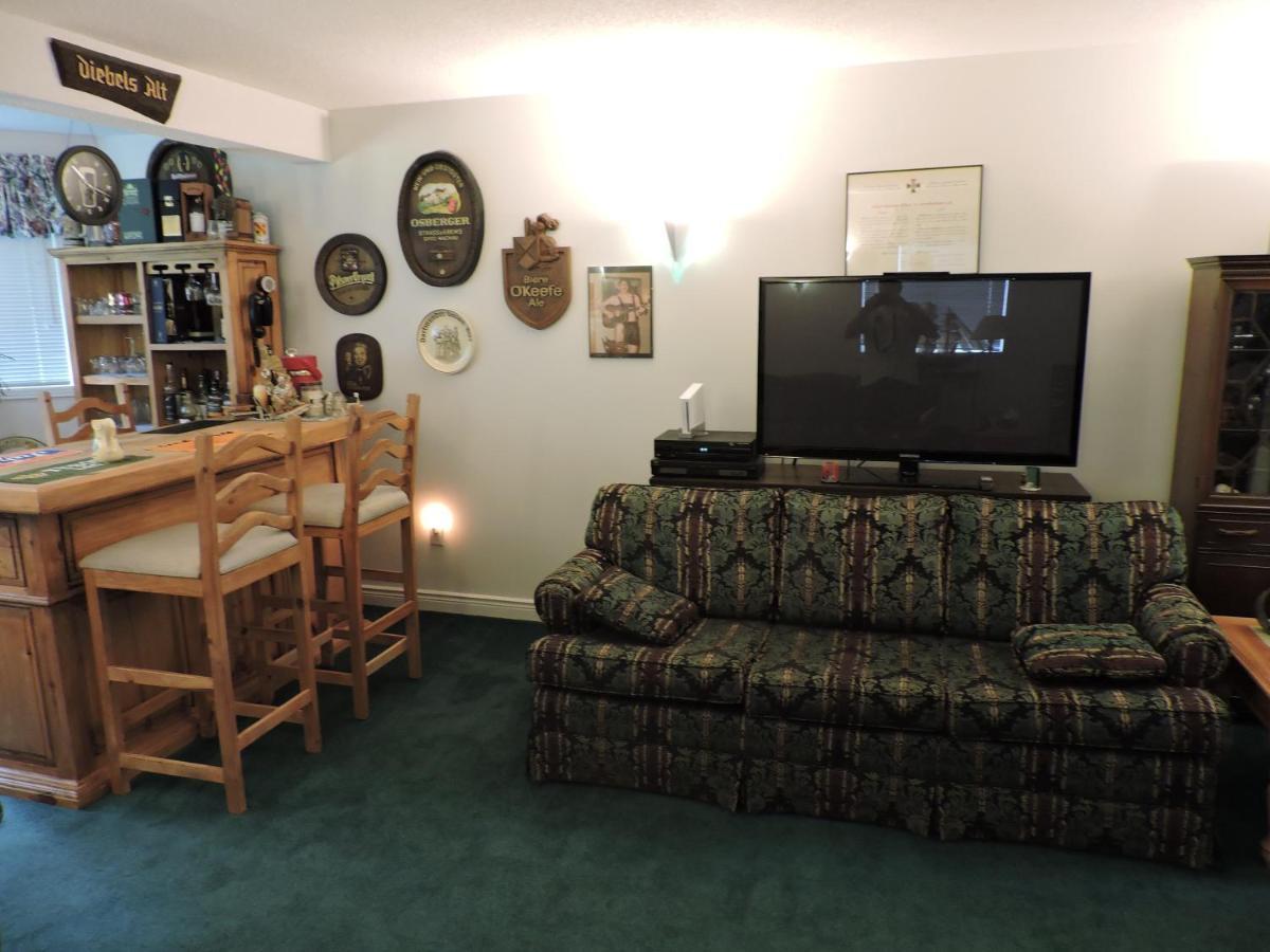 Tucked Inn The Harbour B&B Victoria Harbour Ruang foto