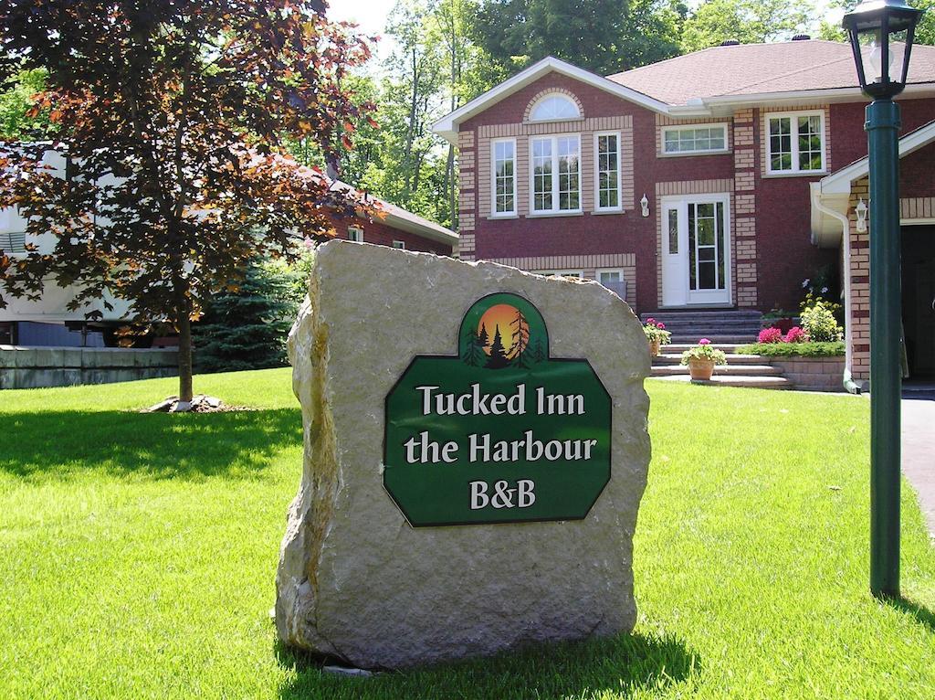 Tucked Inn The Harbour B&B Victoria Harbour Bagian luar foto
