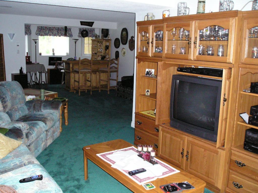Tucked Inn The Harbour B&B Victoria Harbour Bagian luar foto