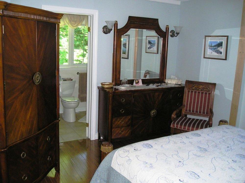 Tucked Inn The Harbour B&B Victoria Harbour Bagian luar foto