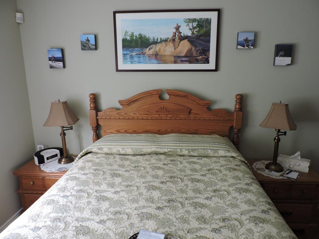 Tucked Inn The Harbour B&B Victoria Harbour Bagian luar foto