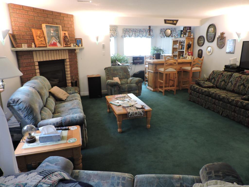 Tucked Inn The Harbour B&B Victoria Harbour Bagian luar foto