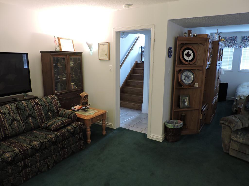 Tucked Inn The Harbour B&B Victoria Harbour Bagian luar foto