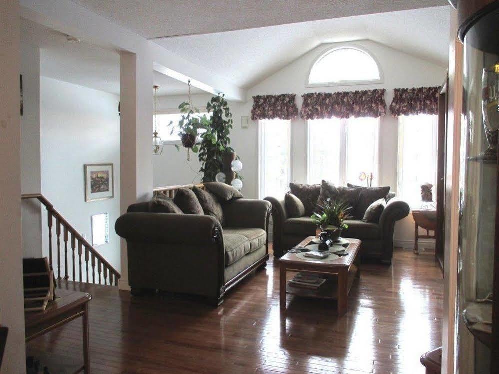 Tucked Inn The Harbour B&B Victoria Harbour Bagian luar foto