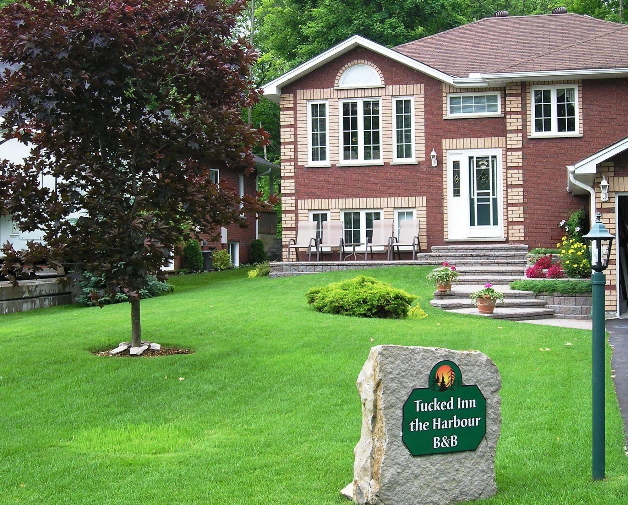 Tucked Inn The Harbour B&B Victoria Harbour Bagian luar foto
