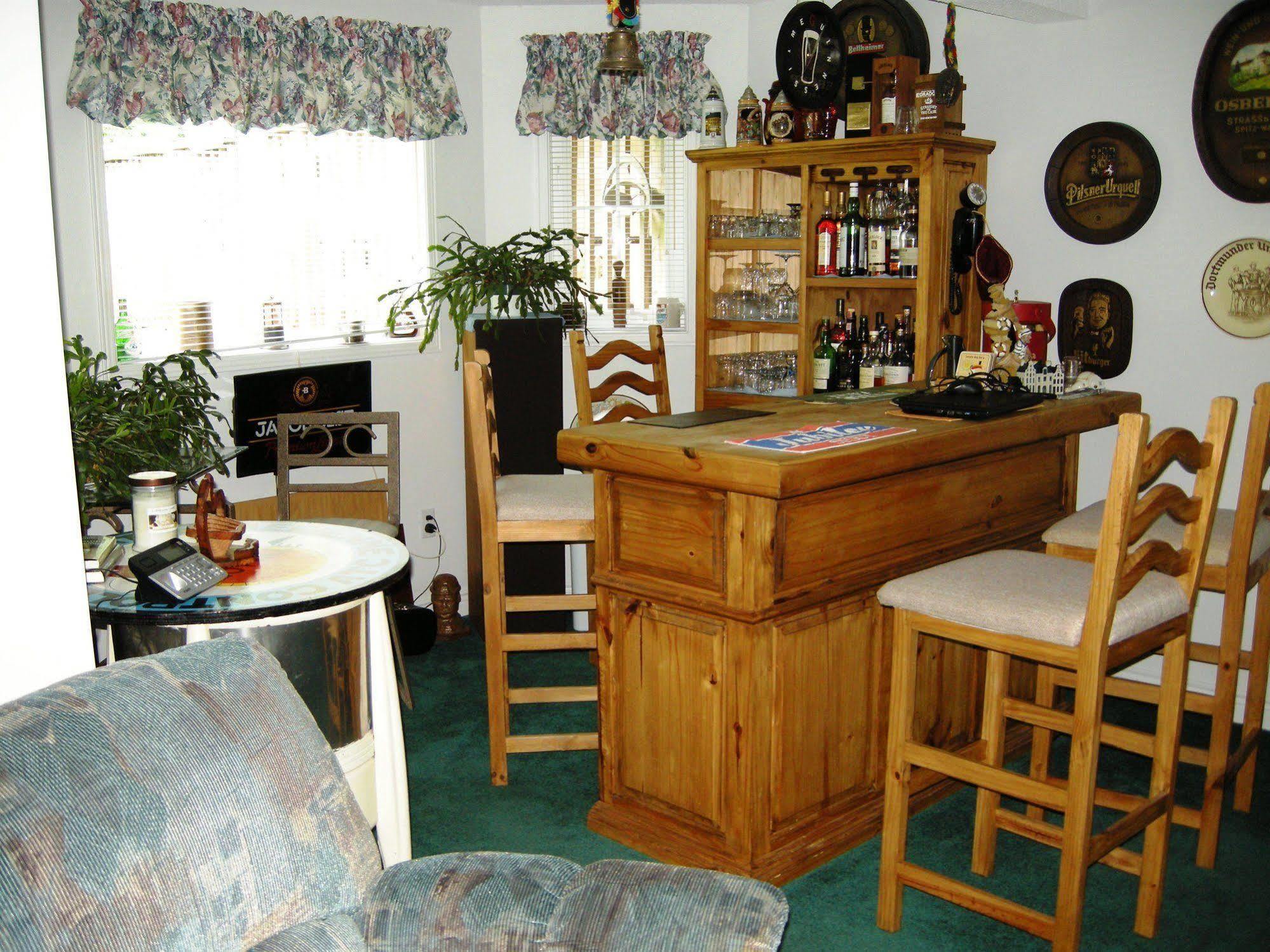 Tucked Inn The Harbour B&B Victoria Harbour Bagian luar foto